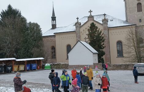 ANDĚLSKÉ SPANÍ VE ŠKOLE