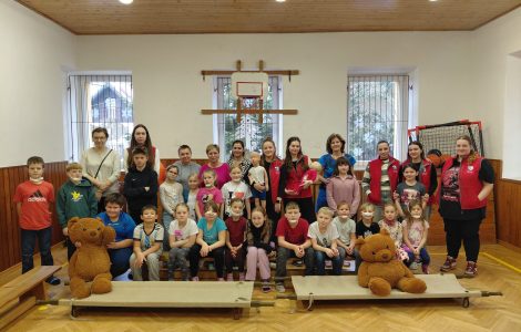 Ukázka první pomoci pro děti