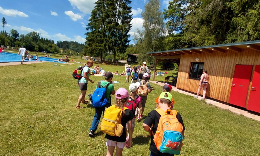 Školní tábor – středeční osvěžení na koupališti v Dolní Kalné