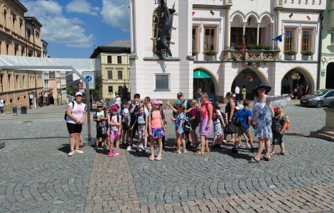 Školní tábor – čtvrteční výlet za podkrkonošskými pověstmi a beseda se spisovatelkou Vendulou Holzbachovou