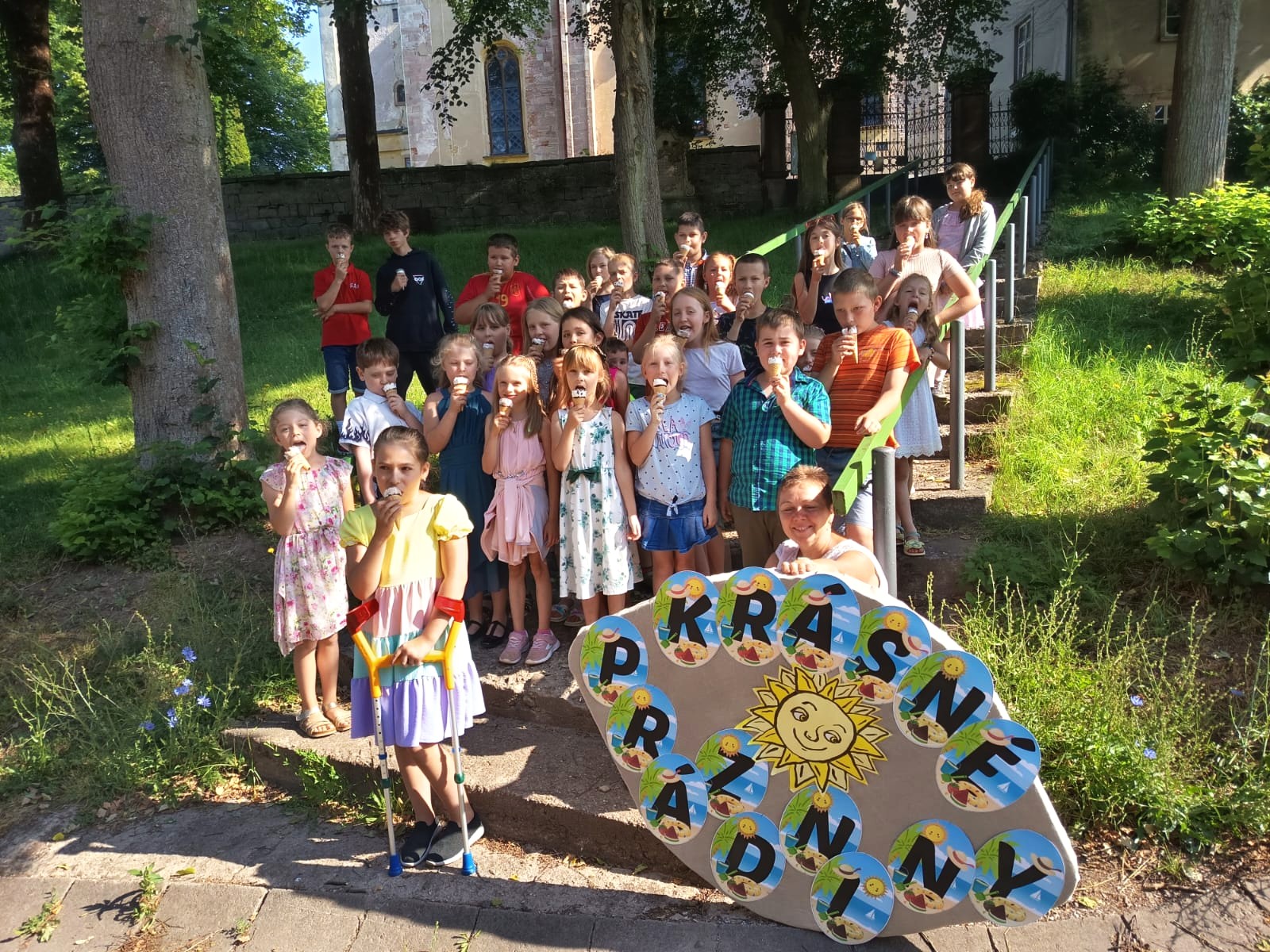 Právě si prohlížíte Vysvědčení a naši školní skřítci